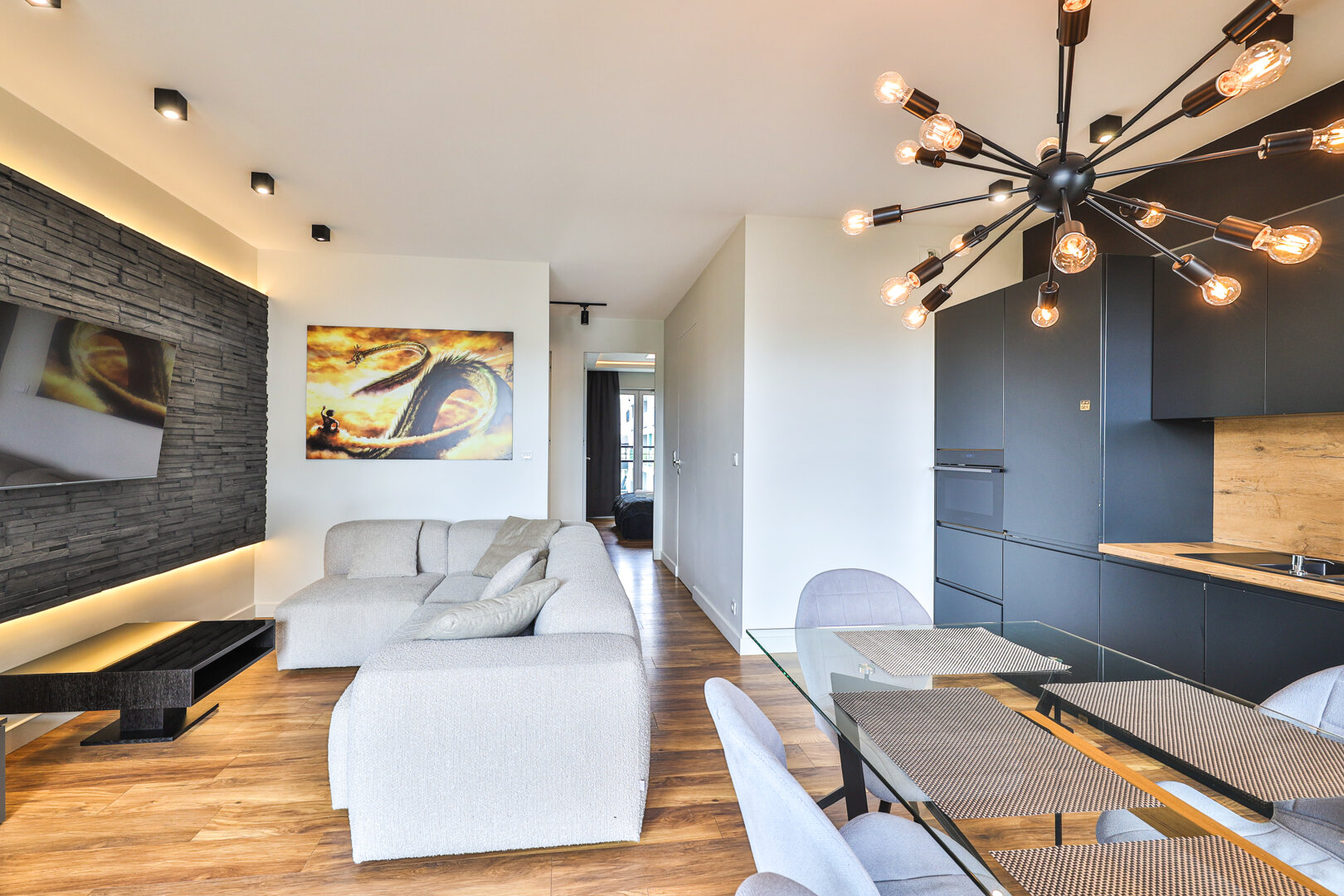 ESSA DEVELOPMENT SPÓŁKA Z OGRANICZONĄ ODPOWIEDZIALNOŚCIĄ - 8