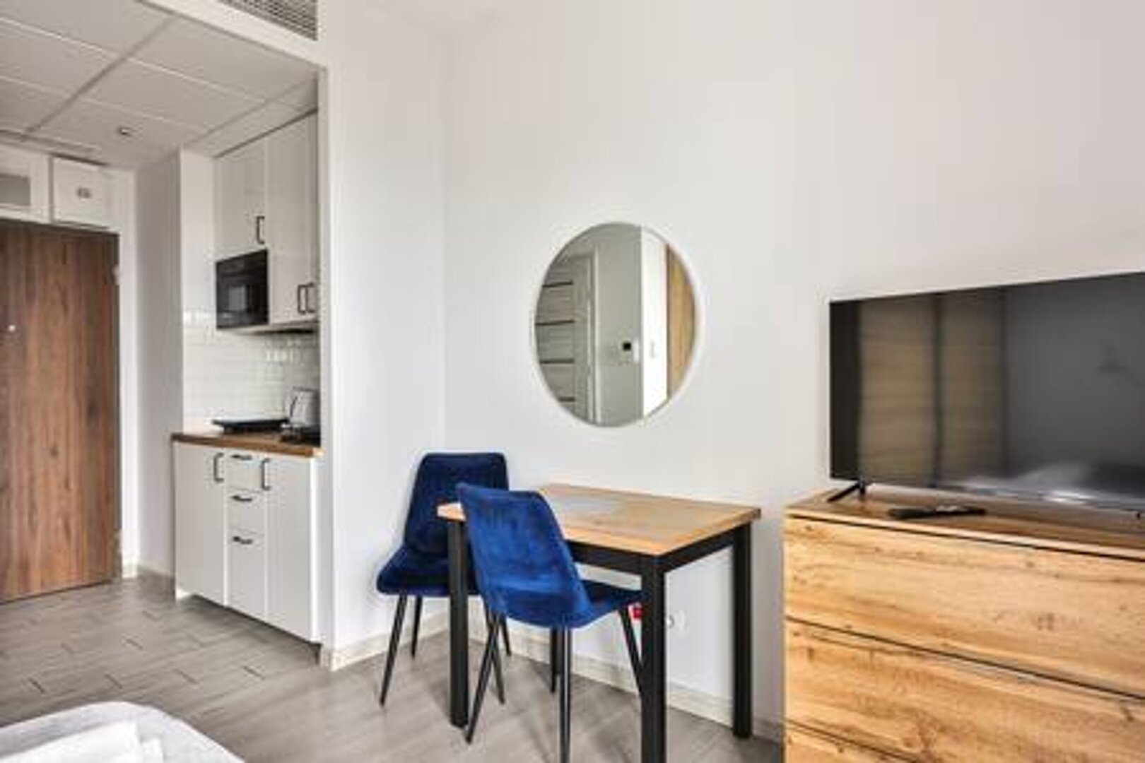 ESSA DEVELOPMENT SPÓŁKA Z OGRANICZONĄ ODPOWIEDZIALNOŚCIĄ - 11