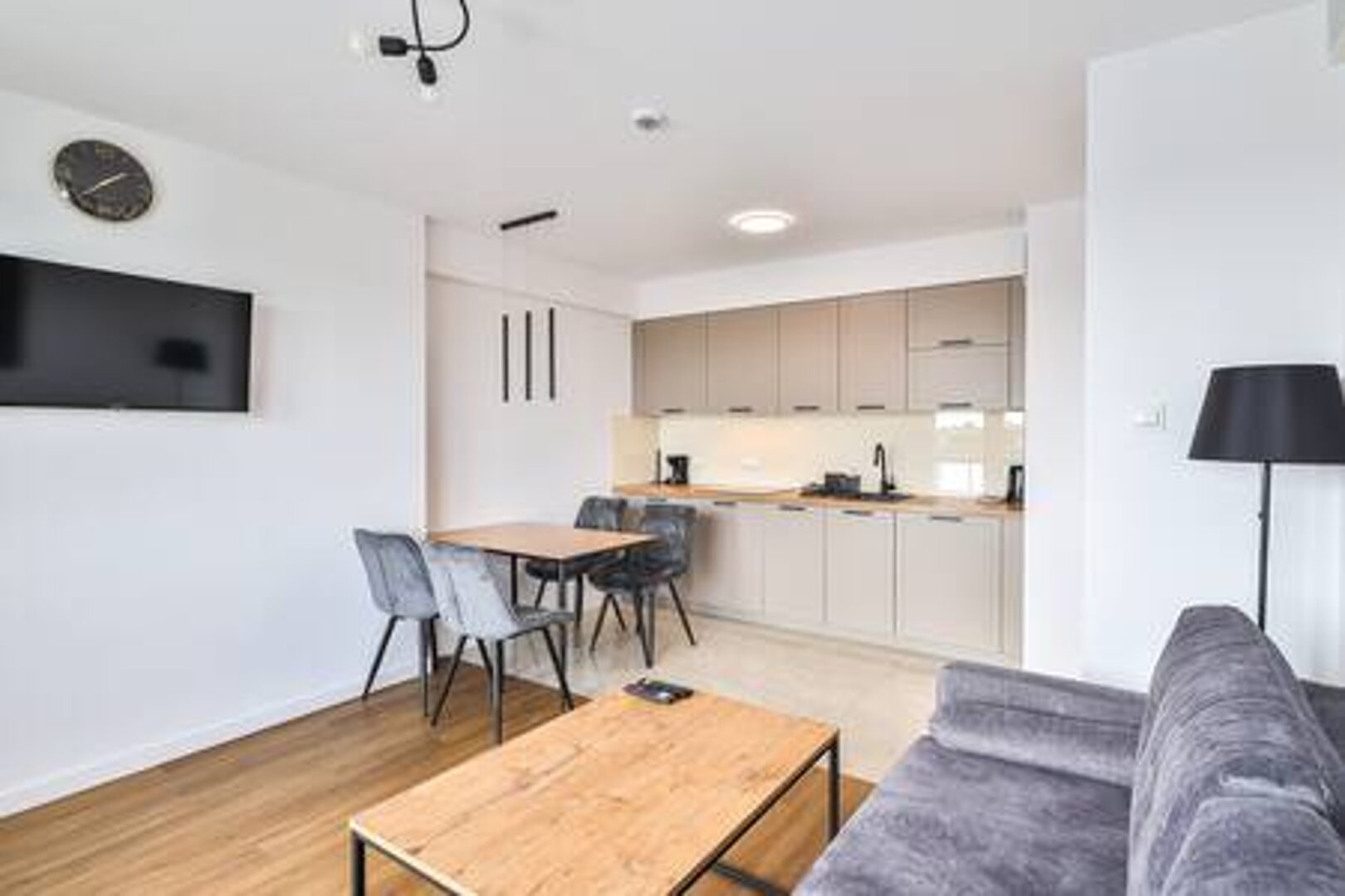 ESSA DEVELOPMENT  SPÓŁKA Z OGRANICZONĄ ODPOWIEDZIALNOŚCIĄ - 3