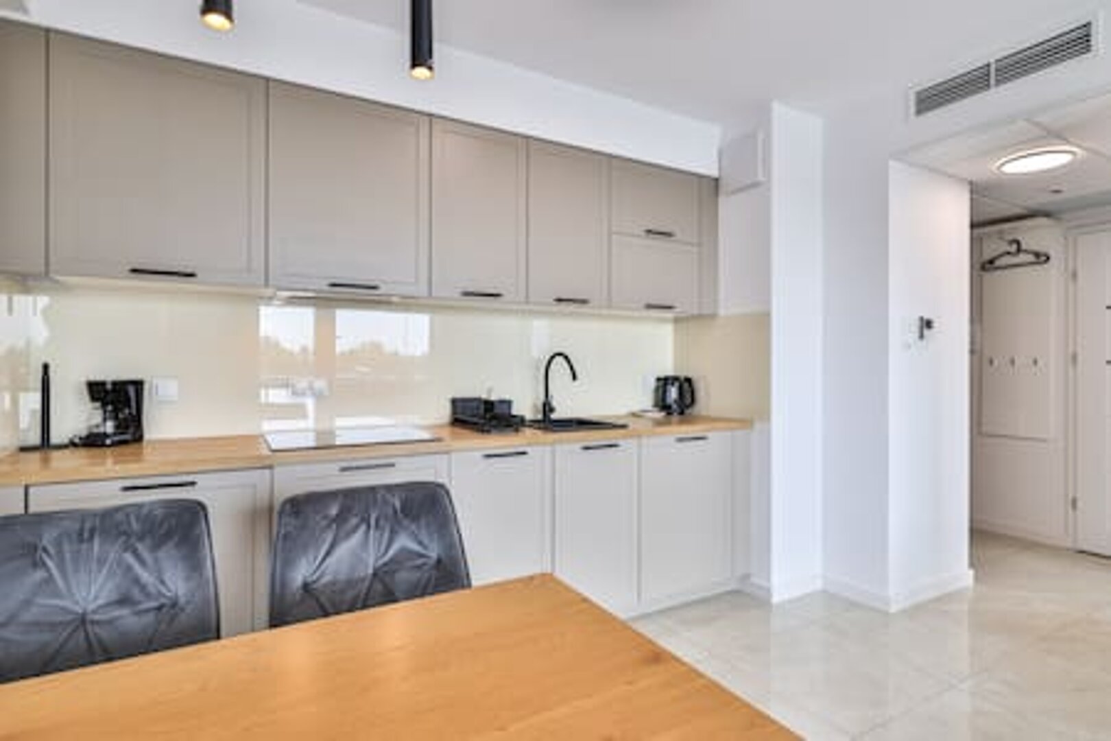 ESSA DEVELOPMENT  SPÓŁKA Z OGRANICZONĄ ODPOWIEDZIALNOŚCIĄ - 16