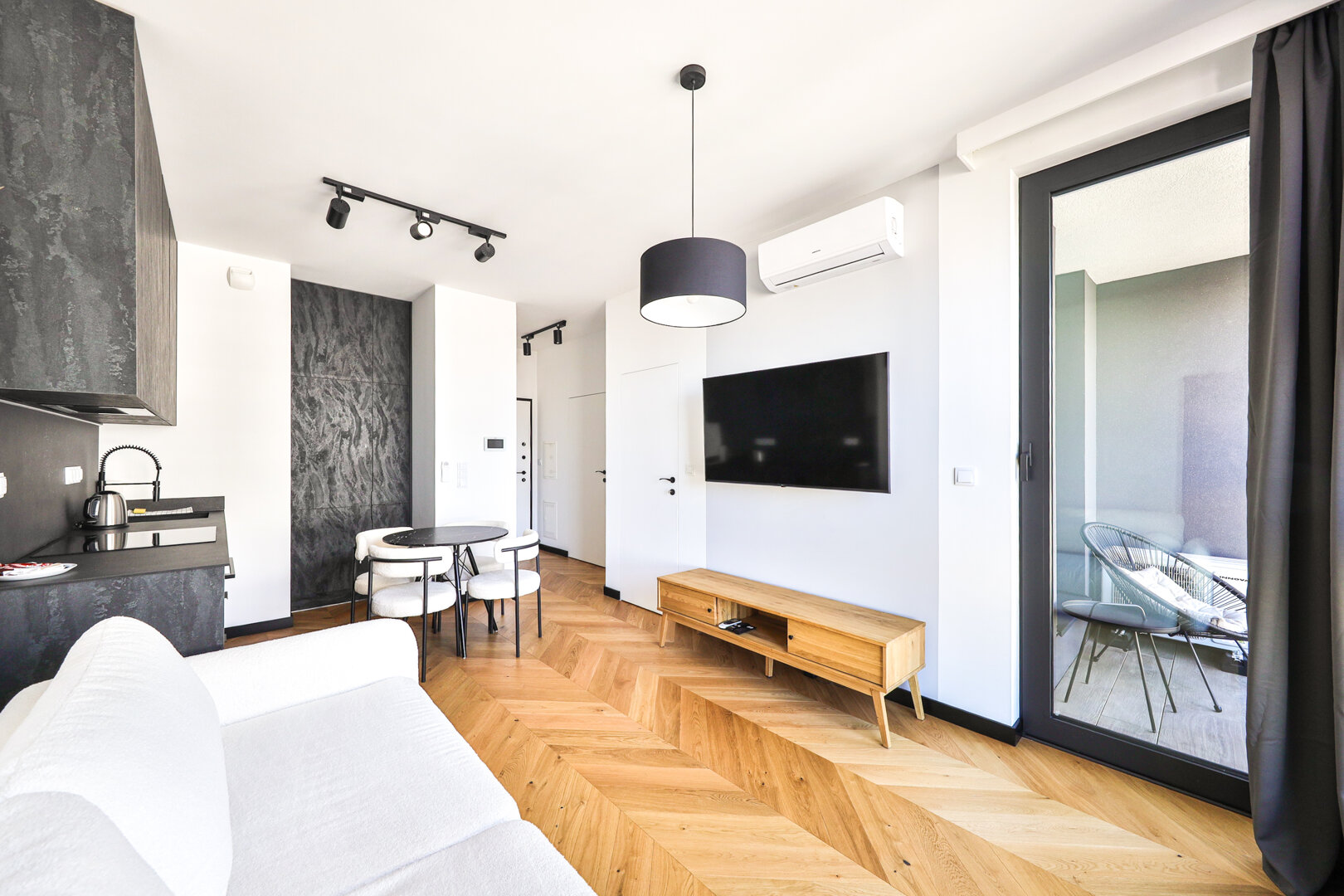 ESSA DEVELOPMENT SPÓŁKA Z OGRANICZONĄ ODPOWIEDZIALNOŚCIĄ - 3