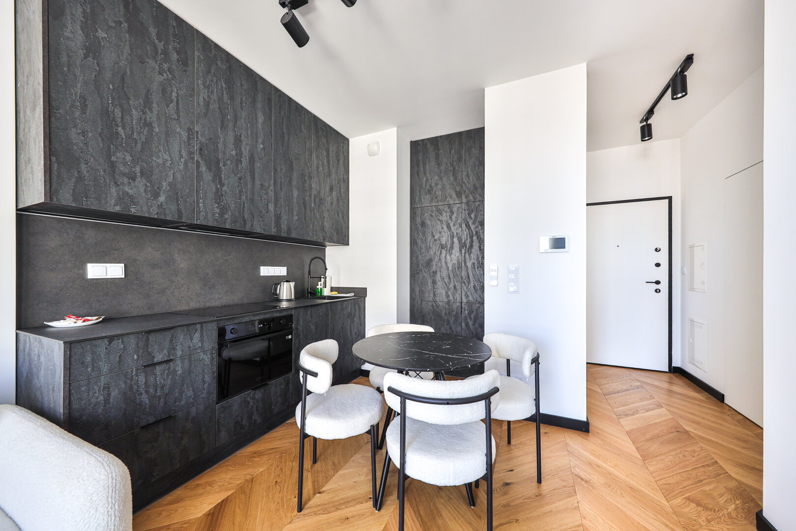 ESSA DEVELOPMENT SPÓŁKA Z OGRANICZONĄ ODPOWIEDZIALNOŚCIĄ - 8