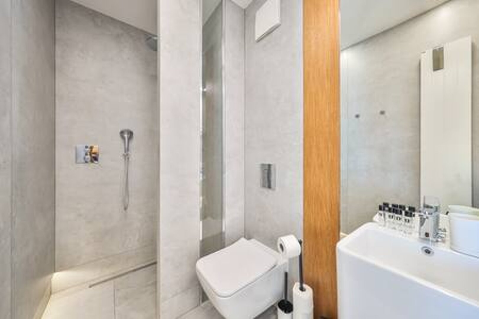 ESSA DEVELOPMENT SPÓŁKA Z OGRANICZONĄ ODPOWIEDZIALNOŚCIĄ - 18
