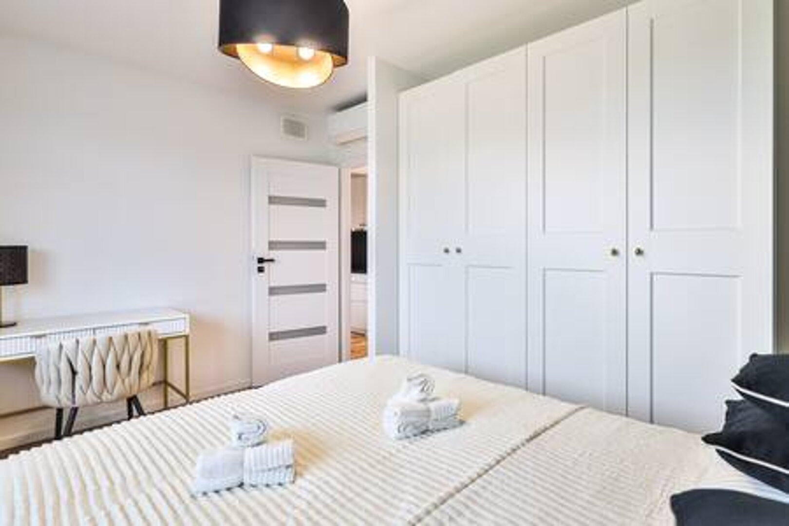 ESSA DEVELOPMENT SPÓŁKA Z OGRANICZONĄ ODPOWIEDZIALNOŚCIĄ - 4