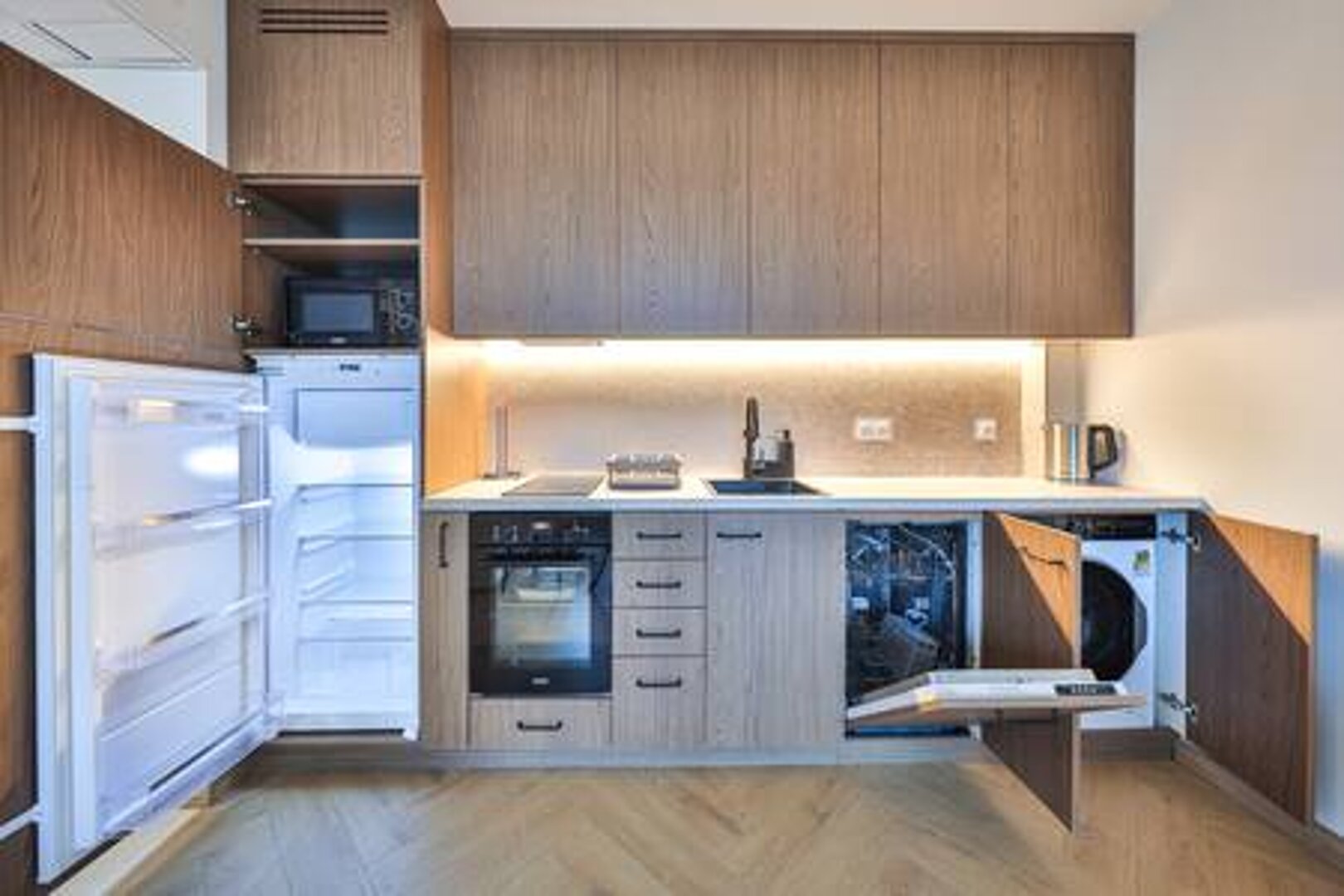 ESSA DEVELOPMENT SPÓŁKA Z OGRANICZONĄ ODPOWIEDZIALNOŚCIĄ - 5