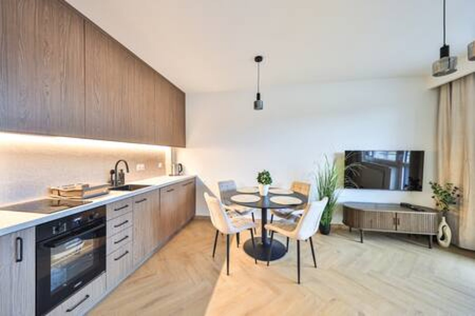 ESSA DEVELOPMENT SPÓŁKA Z OGRANICZONĄ ODPOWIEDZIALNOŚCIĄ - 3