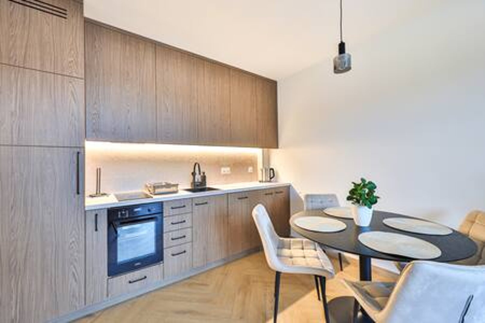 ESSA DEVELOPMENT SPÓŁKA Z OGRANICZONĄ ODPOWIEDZIALNOŚCIĄ - 4