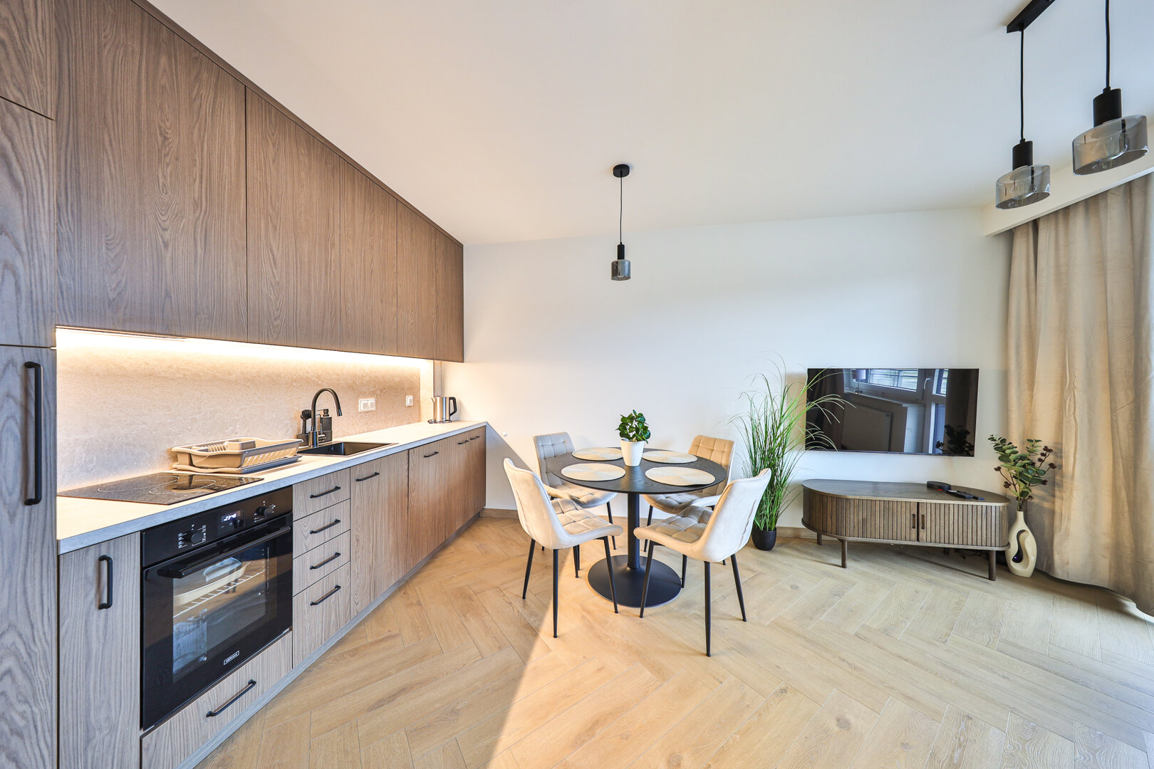 ESSA DEVELOPMENT SPÓŁKA Z OGRANICZONĄ ODPOWIEDZIALNOŚCIĄ - 3