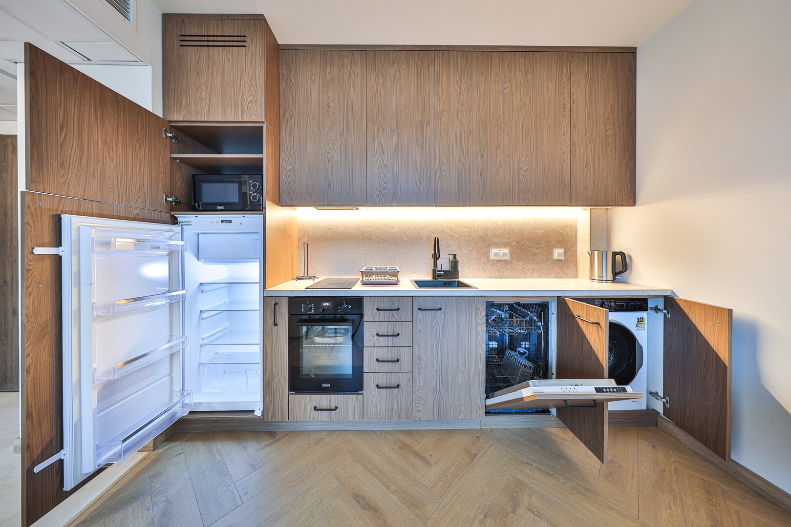 ESSA DEVELOPMENT SPÓŁKA Z OGRANICZONĄ ODPOWIEDZIALNOŚCIĄ - 8