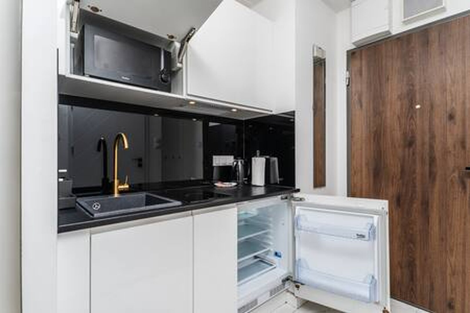 ESSA DEVELOPMENT SPÓŁKA Z OGRANICZONĄ ODPOWIEDZIALNOŚCIĄ - 3
