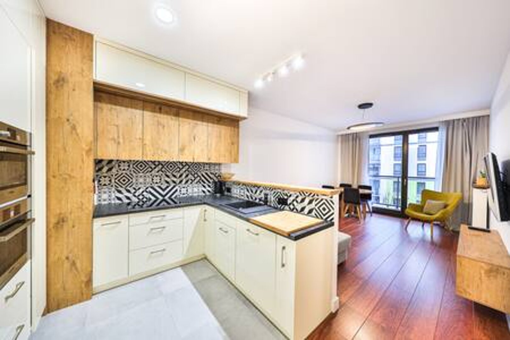 ESSA DEVELOPMENT SPÓŁKA Z OGRANICZONĄ ODPOWIEDZIALNOŚCIĄ - 4