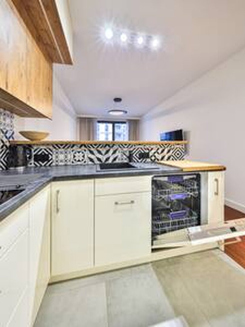 ESSA DEVELOPMENT SPÓŁKA Z OGRANICZONĄ ODPOWIEDZIALNOŚCIĄ - 6