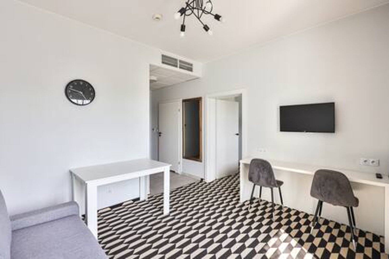 ESSA DEVELOPMENT SPÓŁKA Z OGRANICZONĄ ODPOWIEDZIALNOŚCIĄ - 11