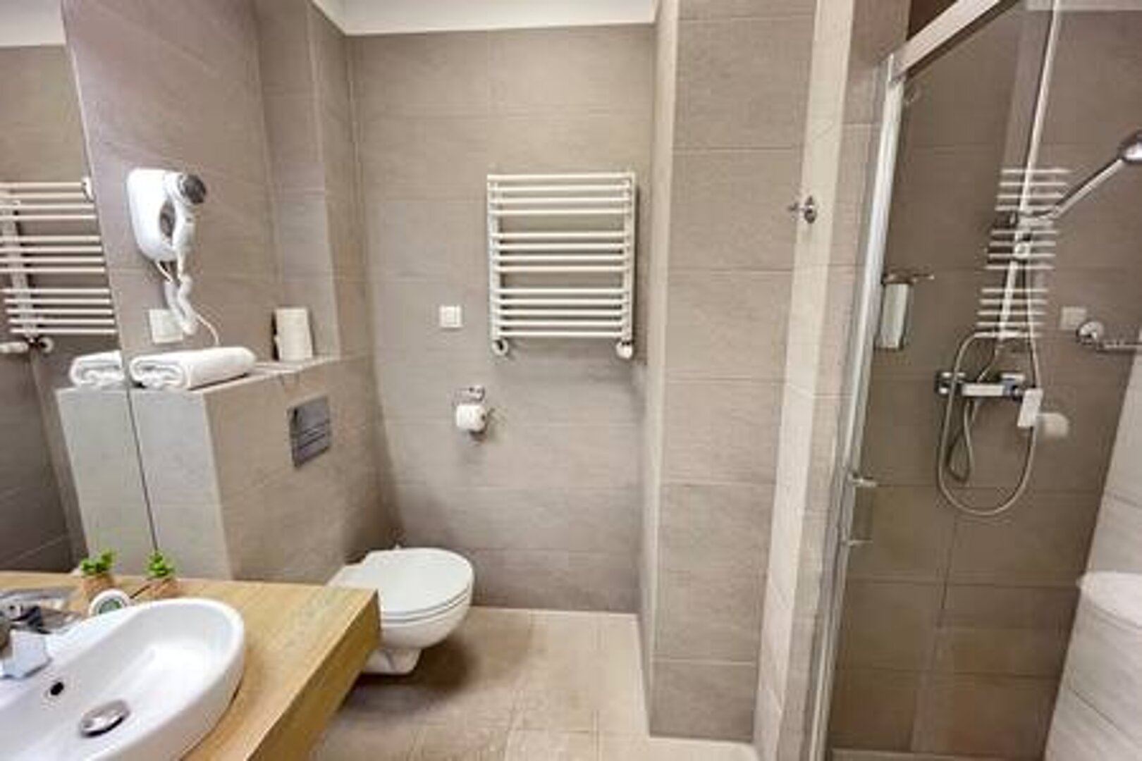 ESSA DEVELOPMENT SPÓŁKA Z OGRANICZONĄ ODPOWIEDZIALNOŚCIĄ - 5